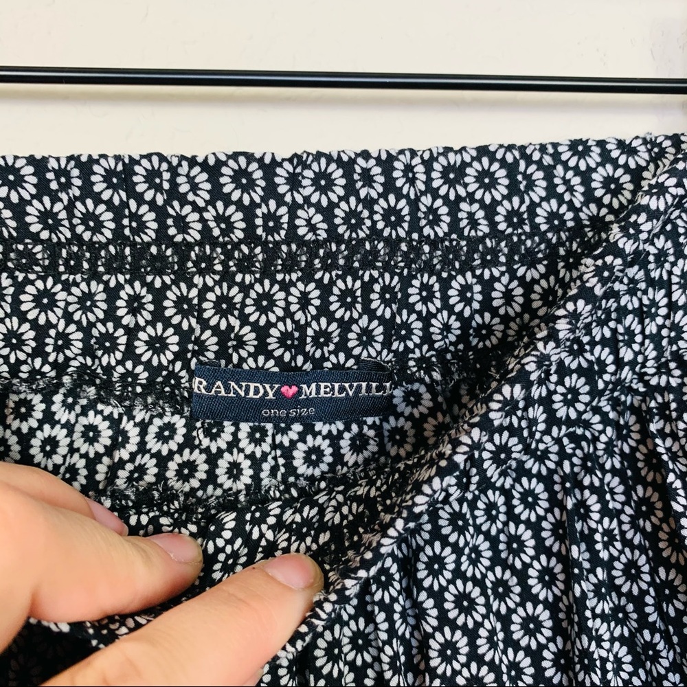 BRANDY MELVILLE Black Ditsy Floral Mini Skirt S - Picture 4 of 5